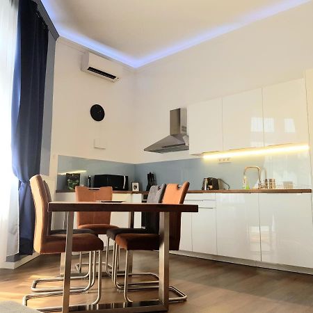 Luxurious Apartment With Balconies In Downtown Bp 부다페스트 외부 사진