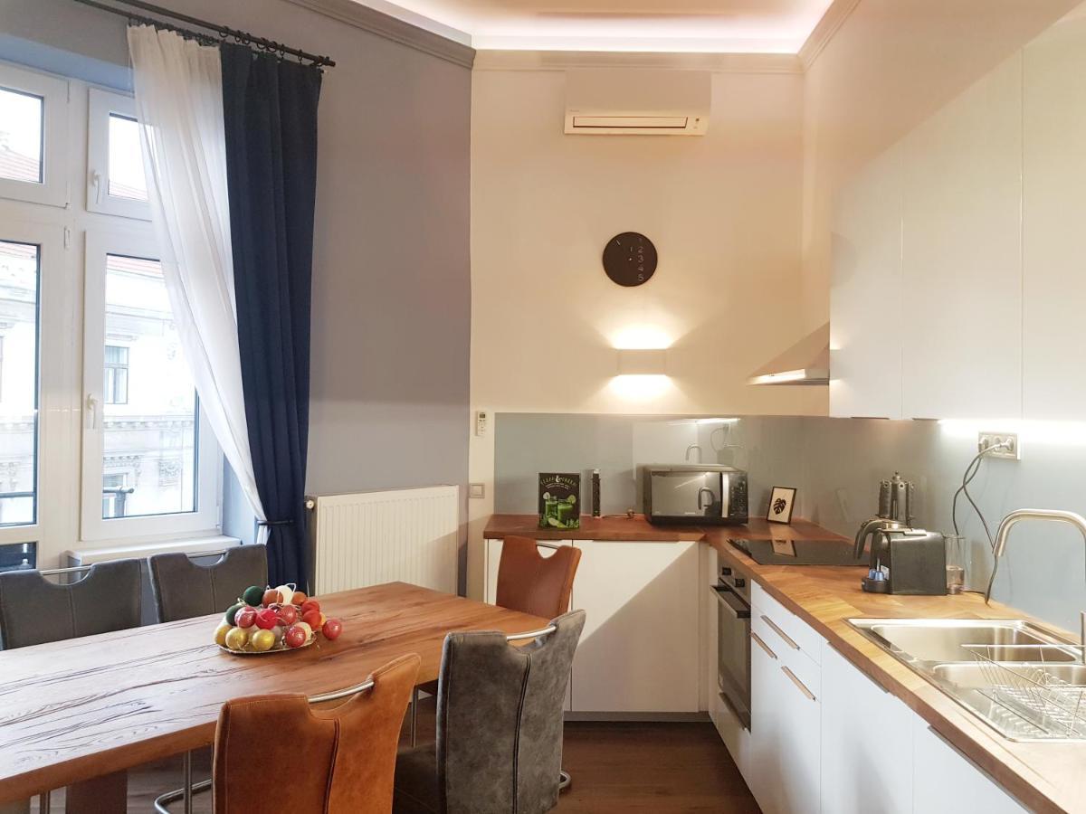Luxurious Apartment With Balconies In Downtown Bp 부다페스트 외부 사진