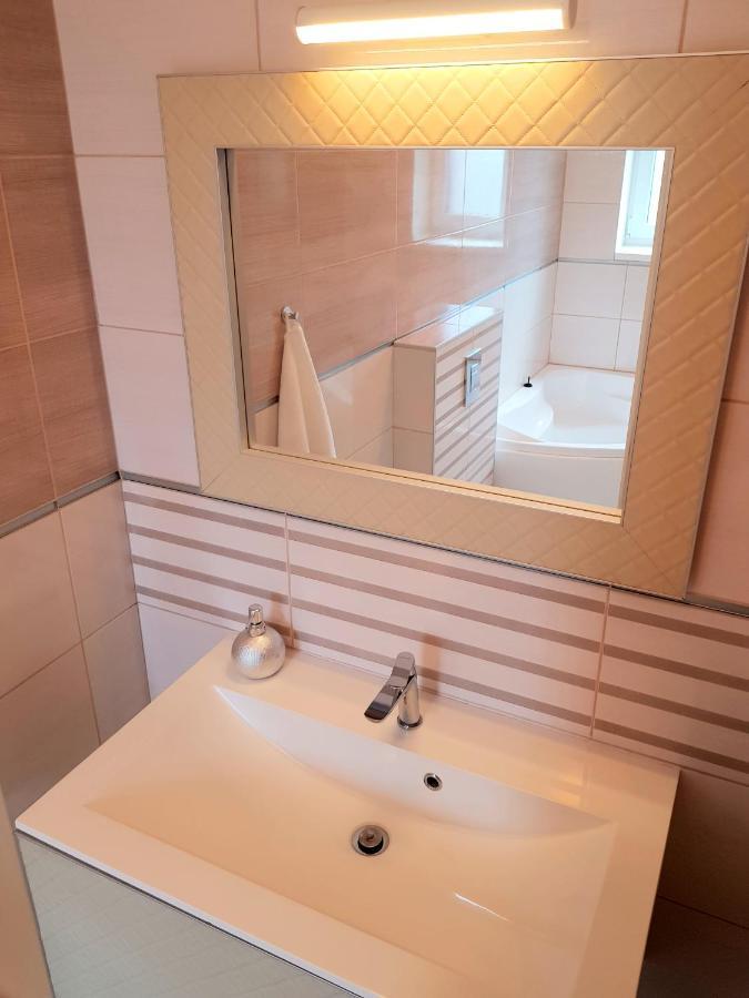 Luxurious Apartment With Balconies In Downtown Bp 부다페스트 외부 사진